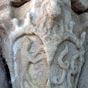 ...sur les chapiteaux sont reprsents des lions et des serpents et des voussures ornes.