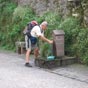 Rituel immuable: le plerin se consacre aux ablutions...