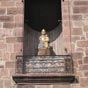 Au-dessus de la porte Notre-Dame, est niche une copie de la Vierge  l'Enfant qui, lors des guerres de Religion, trouva refuge en Haute Navarre et ne fut jamais restitue.