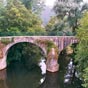 Ce pont de Gallegos a t foul par les jacquets du XIIIe sicle. L'ouvrage comprend quatre arches...