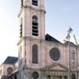  Paris: Eglise Saint Jacques-du-Haut fonde en 1630. D'inspiration jansniste l'difice offre un aspect austre et dpouill. A l'origine , cette glise fut ddie  Saint-Jacques-le-Mineur ainsi qu' saint Philippe , car en bas de la rue Saint-Jacques, l'glise Saint-Jacques-de-la-Boucherie tait voue  Saint-Jacques-le-Majeur. C'est ainsi que de part et d'autre de la chapelle de la Vierge, les vitraux sont orns de la massue de Saint-Jacques-le-Mineur  gauche) et de la croix de saint Philippe ( droite)