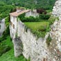 De solides remparts entourent la cit de saint-bertrand-de-comminges...