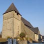 Sainte Colome: L'glise Saint-Sylvestre du XIe sicle avec clocher-tour carr trs massif.A l'intrieur, nef unique, choeur  cinq pans et chapelles latrales votes en ogives.