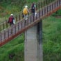 Arriv  Portomarin par un viaduc, nous en repartons sur un autre...