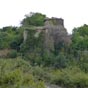 Ezperun : la nature reprend ses droits et emprisonne des constructions  l'abandon...