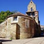 L'glise Santa Maria de Rabanal, au clocher-mur, fut templire. Elle garde du XIIe sicle un chevet semi-circulaire, aux fentres romanes.