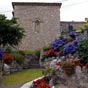 San Esteban de Lece quelques kilomtres aprs notre dpart de Ribadesella: un village fleuri qui possde aussi une albergue...