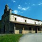 Pernus: L'glise San Pedro a t remanie mais il subsiste le portail d'origine du Xe sicle....