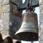 Vilouriz: une superbe cloche de son glise.