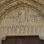 Dessous le Christ, dans la partie moyenne et  une place de choix, le tympan: le Christ juge les hommes, la vierge et les aptres intercdent; Saint Michel pse les mes des lus et des damns; masques de l'enfer.