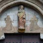 Eglise de Santiago : Deux plerins -parfaitement reprsents avec bourdon, calebasse et besace - sont en adoration devant saint Jacques...