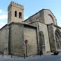 L'glise de Santiago est une construction historiquement importante. Construite  l'origine dans un style roman finissant, elle a t acheve en pleine priode gothique. 