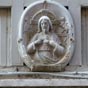 Sur la faade d'une habitation de Sangesa.