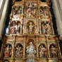 En haut du retable : des scnes de la vie de la Vierge, et une Assomption du XVIIIe sicle.