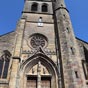 L'glise paroissiale ddie  saint Cme et  saint Damien a t construite en 1522, agrandissant celle qui existait depuis le XIIe sicle. 