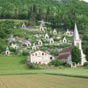 glise ND de la Raynaude et son chemin de croix: une glise, dabord ddie  saint Lizier ( Saint Lizier dEstilled  dans le cartulaire du Mas dAzil, 1100) se trouvait non loin du lieu: endommage durant les guerres de religion ; restaure et consacre en 1777. Elle fut dmolie en 1860 ; une nouvelle glise fut construite (premire pierre pose le 2 octobre 1863)  Portetny (ddie  lImmacule Conception) sans le concours de l'tat. L'histoire retient l'anecdote suivante: En 1892, l'difice n'est pas fini par manque de finances. Rockefeller passant dans le secteur laisse au cur btisseur, Rousse, l'argent ncessaire  sa finition... Elle sera bnie par Mgr Rougerie le 4 mai 1895. A ct de l'difice religieux, un orphelinat et une cole (pour viter que les enfants n'aillent chez les protestants!) y avaient t construits par le cur. La plupart des tableaux qui ornaient les chapelles du chemin de croix ayant t dtriors ou vols, l'vch fit don, dans les annes cinquante, de motifs dcoratifs en mtal repouss rcuprs lors de la destruction du monastre du Carol (commune de Boulou). Restauration du chemin de croix extrieur en 2005. (NB: le dernier cur en titre tait l'abb Auguste Mouchard, dcd en 2006)