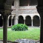 Le clotre de la cathdrale Saint-Lizier, du XIIe sicle, est le seul encore debout dans le dpartement de l'Arige. Il est situ au sud-ouest de la cathdrale, dans l'angle entre la nef et le croisillon sud du transept. Il possde ses quatre galeries compltes. Il comprend un rez-de-chausse et un premier tage lev au XIVe sicle. Au rez-de-chausse, la galerie est forme d'arcades romanes en plein cintre reposant sur des colonnes de marbre. Ces dernires sont alternativement simples et doubles. Elles sont au nombre de trente-huit et leurs chapiteaux sont orns de sculptures.