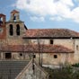 En prenant la variante propose peu de temps aprs notre dpart de Santo Domingo de la Calzada, vous passez  Corporales et pouvez ainsi dcouvrir la Collgiale de Santa Maria de los Sagrados. A l'intrieur, on trouve un retable du XVe sicle et la chapelle des reliques  l'emplacement de l'abside romane primitive  ainsi qu'un retable peint d'poque gothique ddi  saint Michel. Ce sanctuaire a t construit  l'poque romane pour accueillir de saintes reliques.