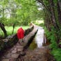 Passage d'un gu sur des dalles de pierre