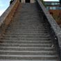 Aprs le viaduc il faut encore gravir un escalier pour de trouver au niveau du village!