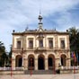 L'Ayuntamiento de Villaviciosa.