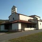 Cette glise Santiago de Sariego , pljusieurs fois remanie, incendie et mise  sac en 1936, a malgr tout conserv de ses origines prromanes trois 