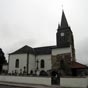 L'glise Saint Pierre de Saint Jean le Vieux tait, au XIIe sicle, une dpendance du monastre de Roncevaux. Construite en grs rose, elle a t trs remanie au XVIIe sicle mais elle a gard son portail roman avec un chrisme sur le tympan.Devant le fronton en superbes dalles de grs se trouve la croix navarraise.