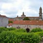 Monastre de Sobrado dos Monxes:En plus de prier, cultiver le potager et s'occuper des vaches destines  la production de lait pour laborer de la confiture de lait, les moines actuels maintiennent une activit millnaire dans le monastre: l'accueil traditionnel des plerins.