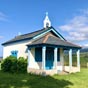 Cadavedo: La chapelle Rgalina est l'un des btiments les plus intressantse de Cadavedo. Elle a t construite en 1931  la demande du Pre Galo, dont l'intention tait de faire de ce lieu un plerinage pour honorer la Vierge de Rigala.Il se dmarque normment dans la paysage grce  ses couleurs blanches et bleues. Il est entour de magnifiques paysages, de falaises et de oplages comme celle de Ribeirona. 
