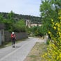 Aprs avoir emprunt de petites routes tranquilles au milieu des vignes, une ultime descente nous fait atteindre la petite ville mdivale de Lagrasse.