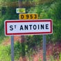 Saint Antoine tient son nom des religieux antonins qui s'y installrent en 1204  la suite d'un legs fait par Gaillard d'Ascot, mort en plerinage. Ils y vcurent jusqu'en 1777.