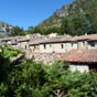 Nous entrons dans Saint Guilhem et,  partir de l, nous allons pouvoir dcouvrir le charme de ce beau village...suivez le guide!