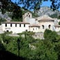 Saint-Guilhem-le-Dsert : L'glise paroissiale est l'ancienne glise abbatiale de l'abbaye de Gellone. Elle est une abbaye bndictine fonde en 804 par un aristocrate aquitain de l'poque carolingienne Guillaume de Gellone (v. 742-812), appel Guilhm en occitan.