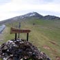Cette indication nous invite  quitter  la route pour emprunter un sentier montagnard..