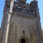 Montjoie en Couserans (2km avant d'atteindre Saint Lizier) : Cette bastide a t fonde au XIIIme s. par Alphonse de Poitiers, frre de Saint Louis. Il ne reste qu'une porte des anciennes fortifications, mais l'extraordinaire faade de l'glise tmoigne du remarquable systme dfensif mis en place au XIVme s.