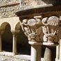 On pense que les chapitaux les plus aboutis ont t sculpts par des artistes toulousains. Ces chapitaux s'inspirent de motifs gallo-romains (lments floraux), mozarabes (vannerie), syriens (chapiteau central de la galerie ouest) et chaldens (1er chapiteau de la galerie est, en partant de la droite).