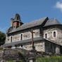 Arrout et sa belle chapelle.En l'an 1186, le seigneur d'Aspet fait don  la commanderie des Chevaliers du Temple installe  Montsauns (Haute-Garonne) de sa ferme d'Arrout avec btes et gens. Des frres templiers s'installent et font fructidier le domaine. Ils lvent au dbut du XIIIme sicle une chapelle romane  l'emplacement de l'glise actuelle qui est  l'vidence un point stratgique pour surveiller le passage en Espagne par les valles du Lez et d'Orle. Il reste de cette chapelle,  l'intrieur de l'glise,le portail de l'poque, riche en symbles templiers et en motifs du roman tardif.