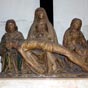 Saint-Pierre-Le-Motier : Groupe sculpt polychrome compos dune Vierge de Piti entre saint Jean et sainte Madeleine, date de la fin du XVe sicle ou du dbut du XVIe sicle.