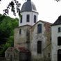 Halte sur le chemin vers l'Espagne, cette abbaye protge par les comtes de Bigorre et en particulier par la comtesse de Ptronille, deviendra l'une des plus riches et des plus puissantes de l'orde cistercien. Treize autres abbayes seront fondes, dont certaines, en Espagne, joueront un rle important durant la Reconqute. Cette prosprit va disparatre peu  peu et au XVIme sicle, des pillards attaquent l'abbaye, la saccagent et l'incendient. Les btiments ne seront reconstruits qu'au XVIIme et XVIIIme sicles. Le clocher actuel de labbatiale fut construit au XVIIme s. ou au XVIIIme sicle. Il slve au dessus du bras sud du transept et possde une base de plan carr puis un tage octogonal surmont dune toiture en bulbe dinspiration dEurope de lest. Ce clocher transgresse la rgle cistercienne qui interdit les clochers en pierre et en lvation.