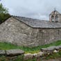 L'glise de Fonfria, cette humble glise San Juan, toute en dalle de granit, a un clocher -mur  deux arcades.
