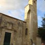 Lglise Saint Martin de Gallargues: Fortement remanie et reconstruite au XVIIe sicle, elle est de facture romane. Son abside en cul de four rappelle celle de l'Abbaye de Glone  Saint Guilhem le dsert. 