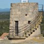 Gallargues: La tour mdivale est surmonte d'une tourelle tablie au dbut du XIXe sicle pour les besoin du tlgraphe...
