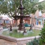 Sur la place centrale, juxtapose  l'glise et  la tour de l'Horloge, on remarque une trs lgante fontaine en fonte de fer particulirement ouvrage datant du XXe sicle.