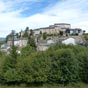 La salvatat dont le nom languedocien annonce clairement une ancienne 'sauvet'ne  l'ombre de l'glise, est un village fortifi occupant l'espace d'un oppidum barr sur une boucle de l'Agout: il conserve des portes fortifies, un donjon et des faades mdivales.